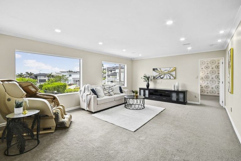 Photo of property in 15 Bejoy Rise, East Tamaki Heights, Auckland, 2016