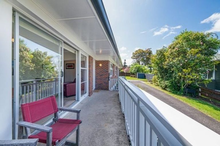 Photo of property in 40 Divich Avenue, Te Atatu South, Auckland, 0610