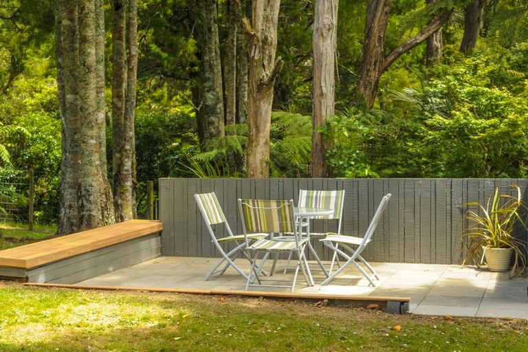 Photo of property in 283 Forest Road, Waiatarua, Auckland, 0612