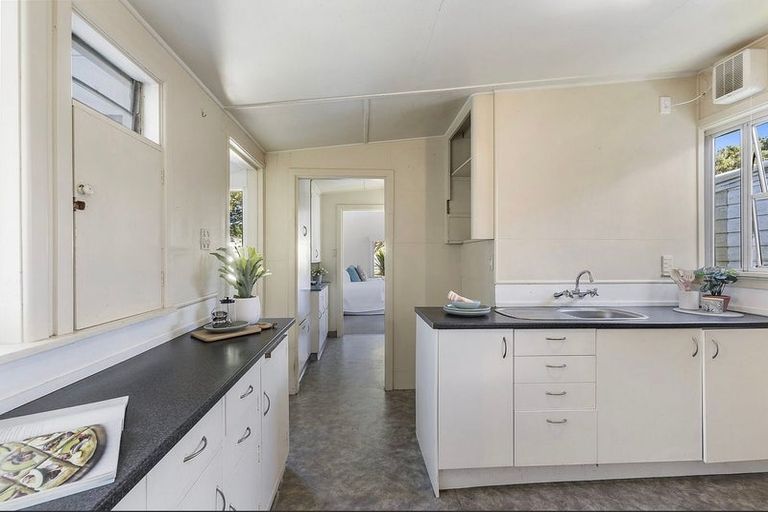 Photo of property in 216 Coutts Street, Rongotai, Wellington, 6022