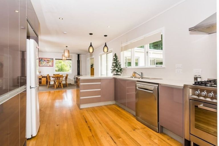 Photo of property in 1/42 Woodlands Crescent, Browns Bay, Auckland, 0630