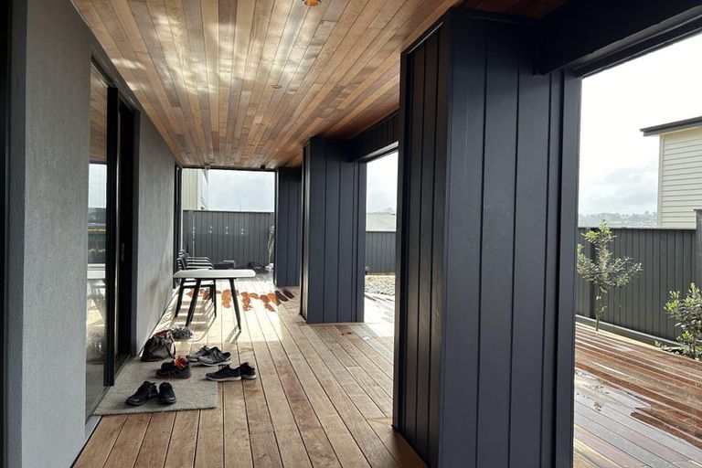 Photo of property in 19 Kerekin Drive, Oteha, Auckland, 0632