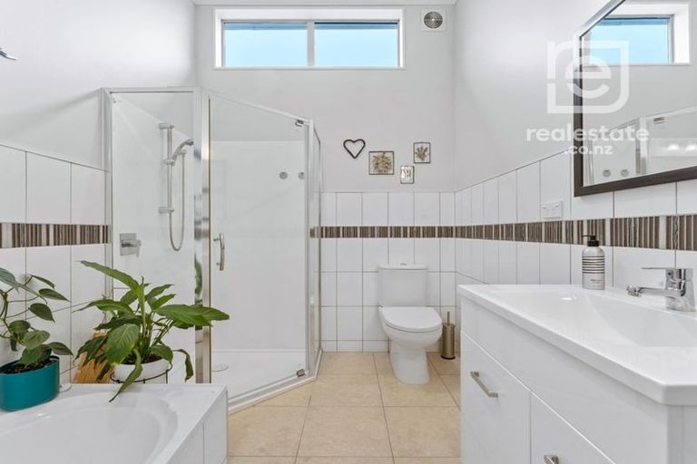 Photo of property in 74 Helenslee Road, Pokeno, 2402