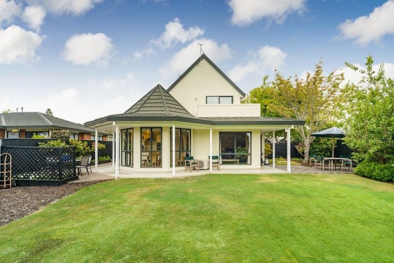 Photo of property in 135 Summerhill Drive, Fitzherbert, Palmerston North, 4410