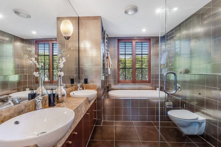 Photo of property in 2 Glenoaks Rise, Mellons Bay, Auckland, 2014