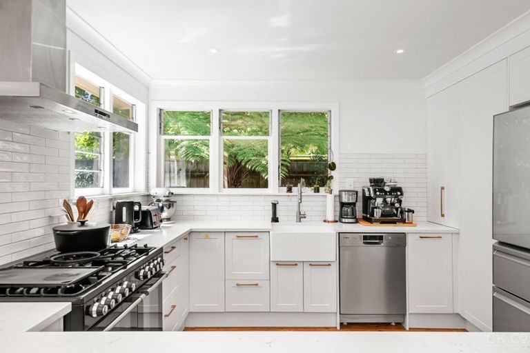 Photo of property in 7 Manuka Street, Stokes Valley, Lower Hutt, 5019