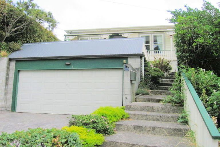 Photo of property in 28 Lincoln Street, Brooklyn, Wellington, 6021