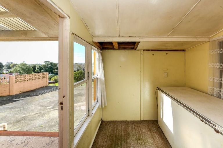 Photo of property in 17 Alberta Road, Glen Avon, New Plymouth, 4312