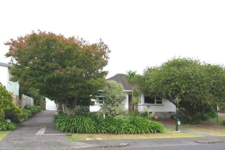 Photo of property in 9 Lyford Crescent, Sunnynook, Auckland, 0620