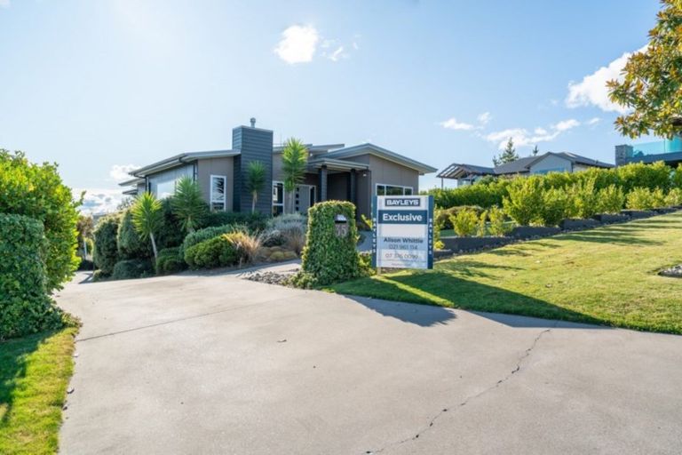 Photo of property in 35 Magnolia Rise, Waipahihi, Taupo, 3330