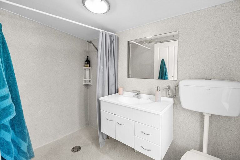 Photo of property in 28 Carrington Street, New Plymouth, 4310