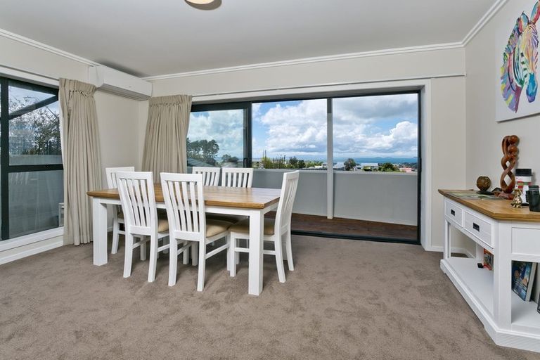 Photo of property in 927 East Coast Road, Northcross, Auckland, 0632