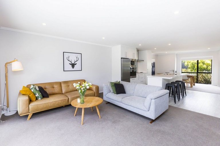 Photo of property in 11 Ashington Road, Silverstream, Upper Hutt, 5019