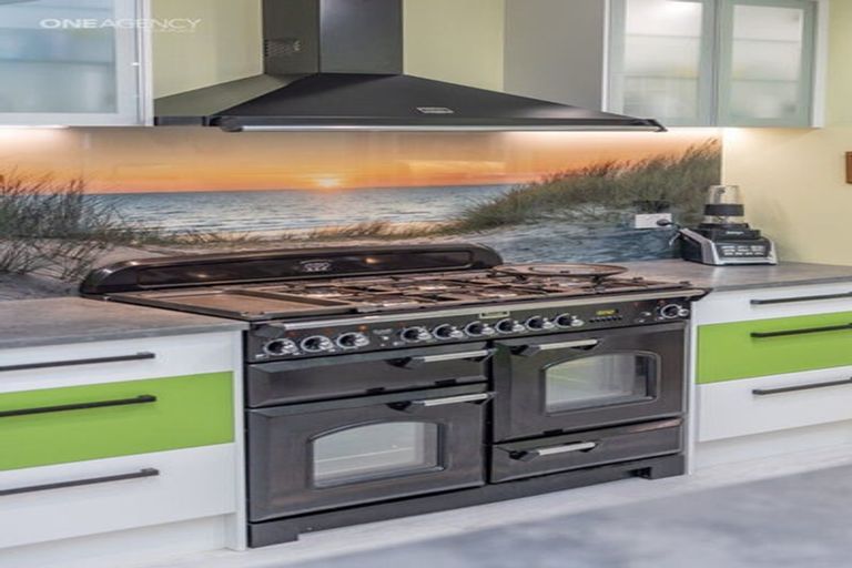 Photo of property in 14 Deans Place, Amberley, 7410