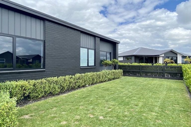 Photo of property in 10 Tangaroa Place, Poike, Tauranga, 3112