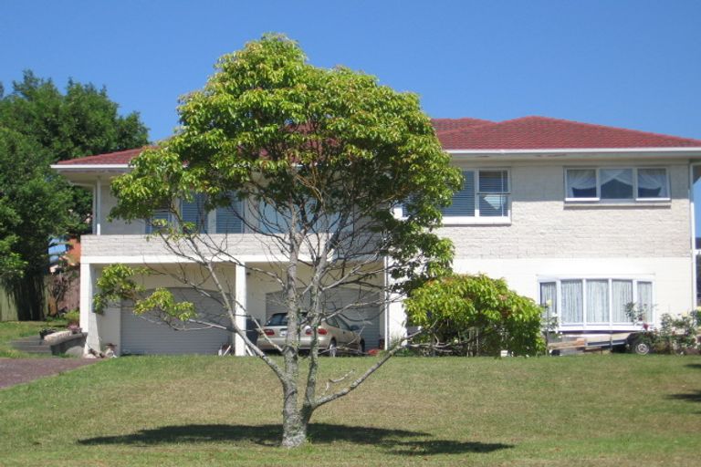 Photo of property in 20 Scarboro Terrace, Murrays Bay, Auckland, 0630