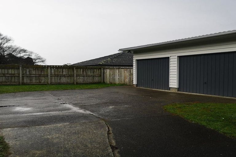Photo of property in 2 Fyvie Avenue, Tawa, Wellington, 5028