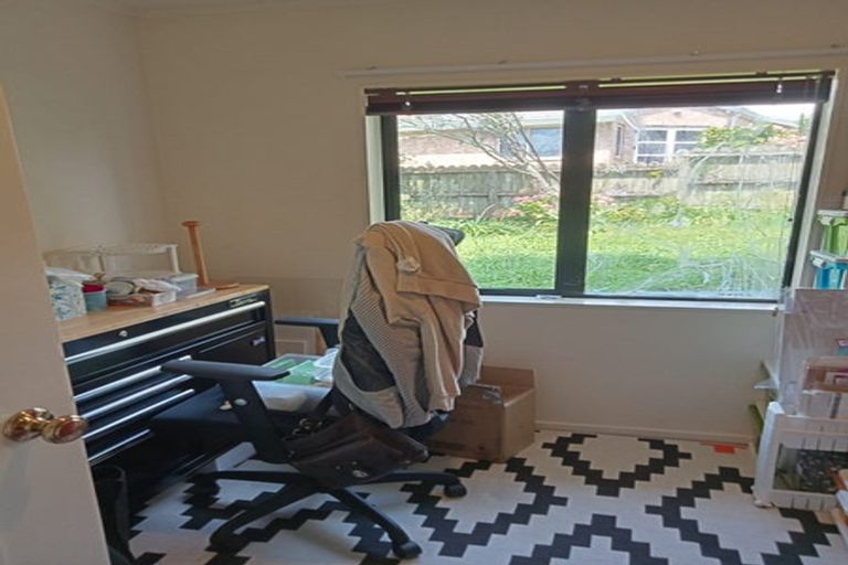 Photo of property in 9 San Fernando Way, Henderson, Auckland, 0612