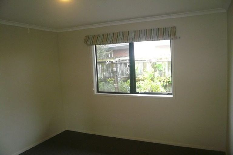 Photo of property in 20 Chesterton Terrace, Henderson, Auckland, 0612
