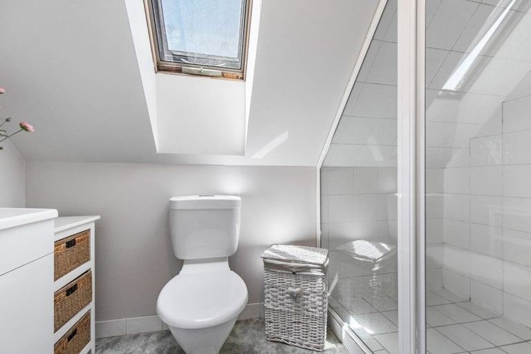 Photo of property in 2 Braeburn Place, Takanini, 2112