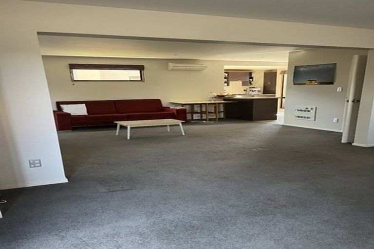 Photo of property in 26 Oakford Close, Riccarton, Christchurch, 8011