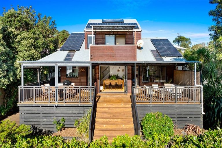 Photo of property in 78 Waitea Road, Muriwai, Waimauku, 0881