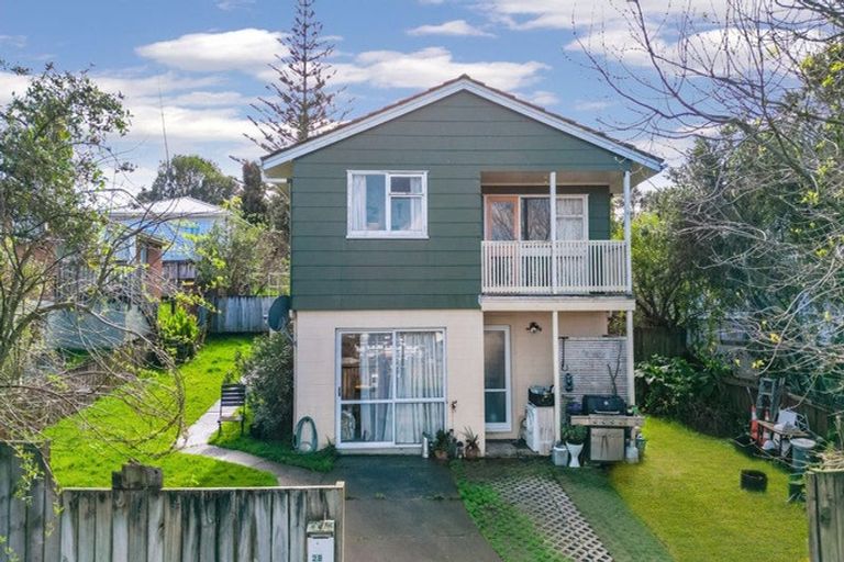 Photo of property in 28 Glenbervie Crescent, Massey, Auckland, 0614