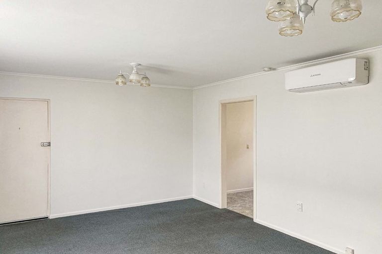 Photo of property in 1/95 Whites Line East, Waiwhetu, Lower Hutt, 5010