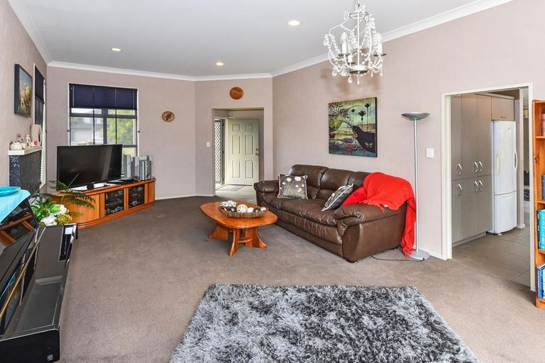 Photo of property in 9 Girvan Terrace, Wattle Downs, Auckland, 2103