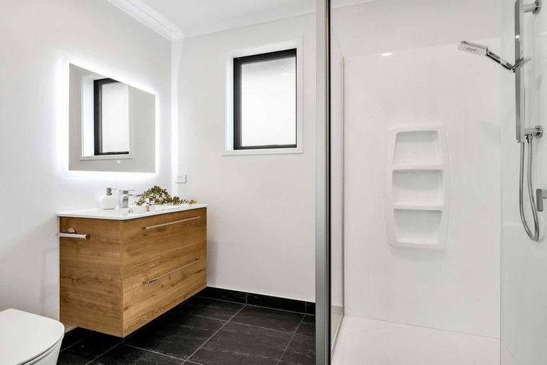 Photo of property in 51a Selwyn Crescent, College Estate, Wanganui, 4500