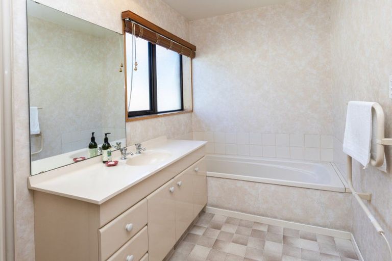 Photo of property in 1b Saint Clio Street, Ilam, Christchurch, 8041