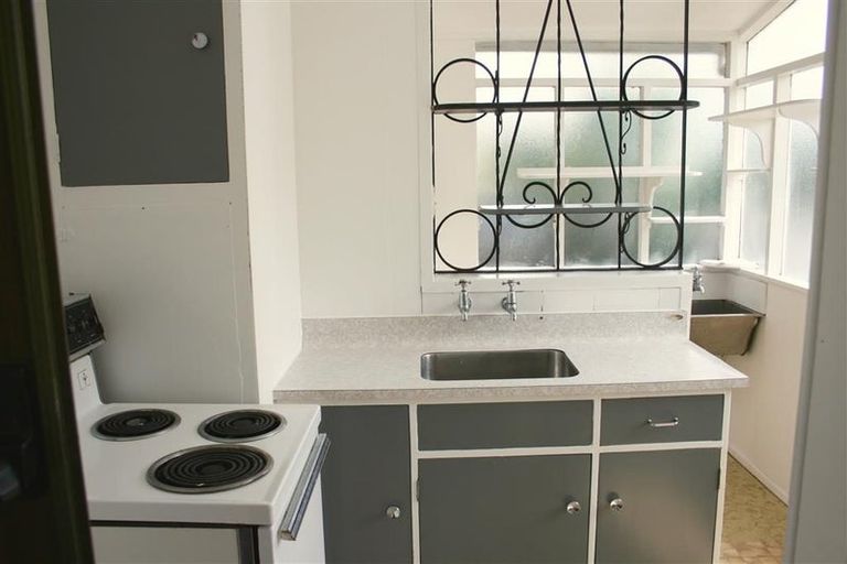 Photo of property in 3/12a Wood Street, Wallaceville, Upper Hutt, 5018