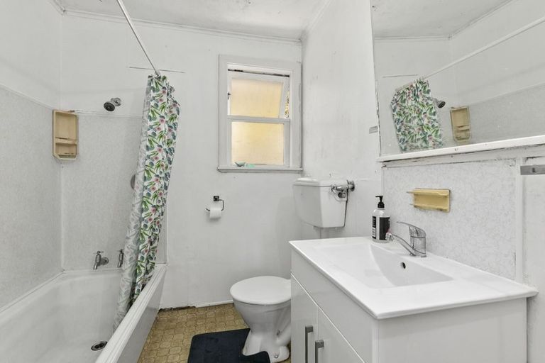 Photo of property in 76 Witako Street, Epuni, Lower Hutt, 5011