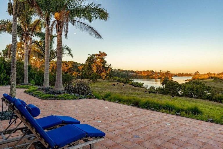 Photo of property in 111 Riverland Road, Kumeu, 0892