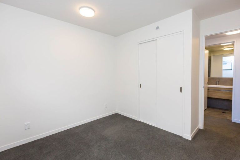 Photo of property in 4/69 Tiketike Way, Brooklyn, Wellington, 6021