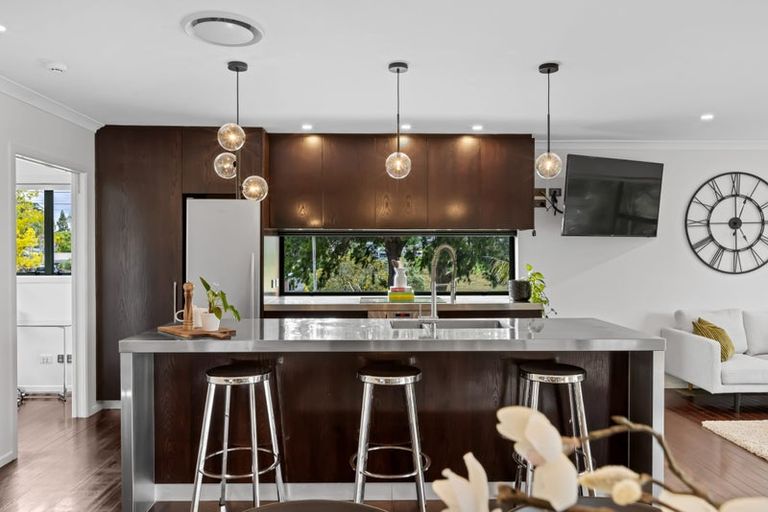 Photo of property in 2 Wharf Road, Te Atatu Peninsula, Auckland, 0610