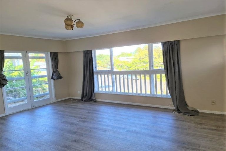 Photo of property in 13 Emirau Place, Glenfield, Auckland, 0629