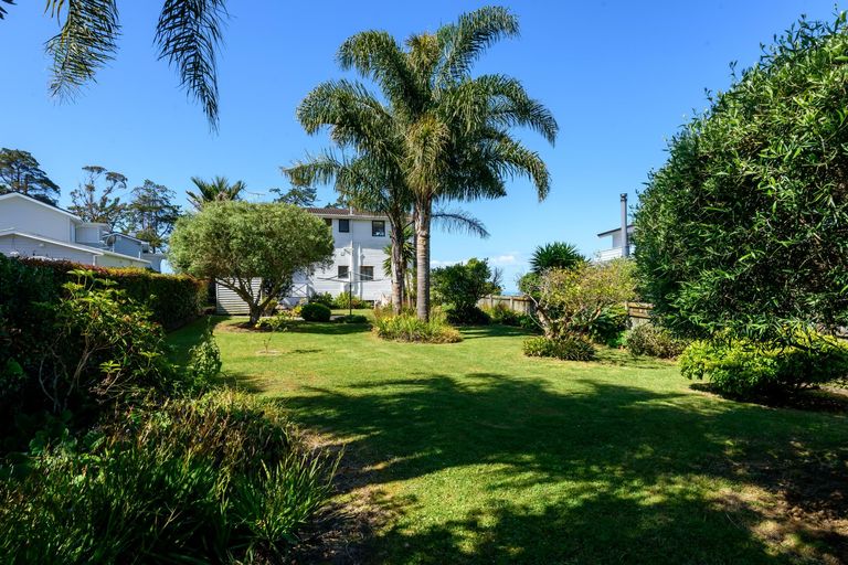 Photo of property in 58 Marine Parade, Mellons Bay, Auckland, 2014