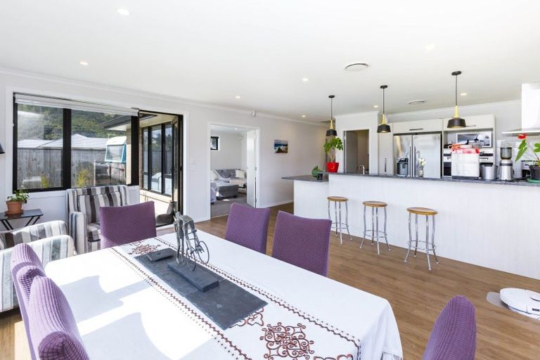 Photo of property in 79 Mawai Hakona Drive, Wallaceville, Upper Hutt, 5018