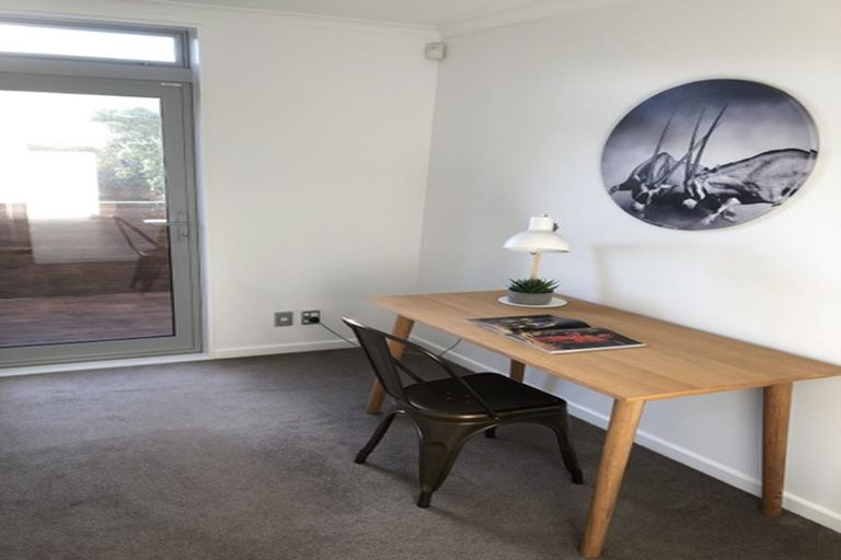 Photo of property in 9/15 Roxburgh Street, Mount Victoria, Wellington, 6011