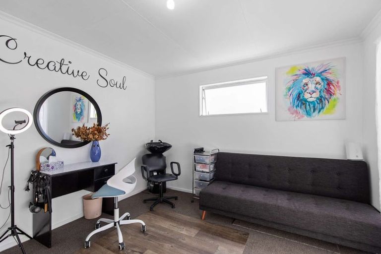 Photo of property in 28 Newton Place, Westbrook, Palmerston North, 4412