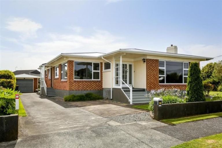Photo of property in 17 Sanders Avenue, Westown, New Plymouth, 4310