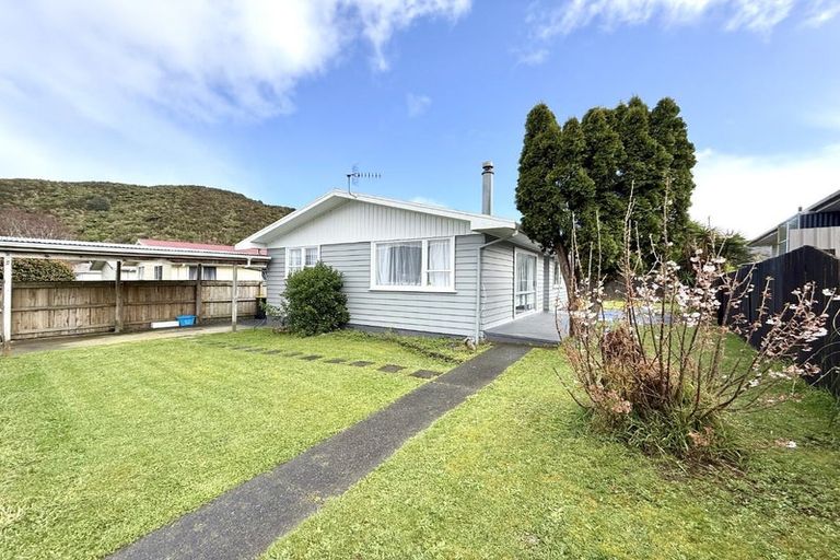 Photo of property in 59 Parenga Street, Wainuiomata, Lower Hutt, 5014