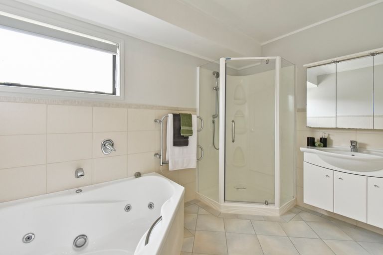 Photo of property in 147 Walter Strevens Drive, Conifer Grove, Takanini, 2112