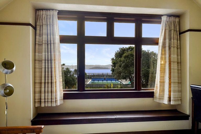 Photo of property in 73 Marine Parade, Eastbourne, Lower Hutt, 5013