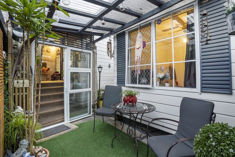 Photo of property in 47 Harmel Road, Glendene, Auckland, 0602