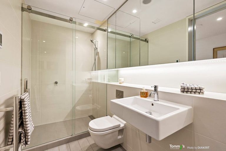 Photo of property in Clyde Quay Wharf, 2c/7 Clyde Quay Wharf, Te Aro, Wellington, 6011