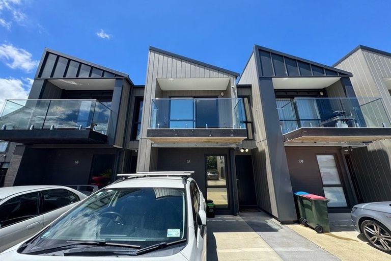 Photo of property in 18 Otaimako Place, Mangere, Auckland, 2022