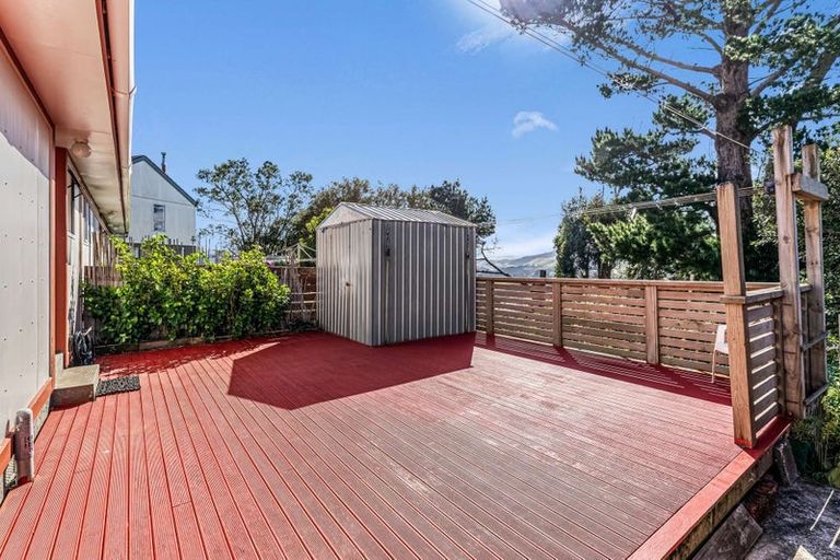 Photo of property in 19 Hollydale Grove, Churton Park, Wellington, 6037