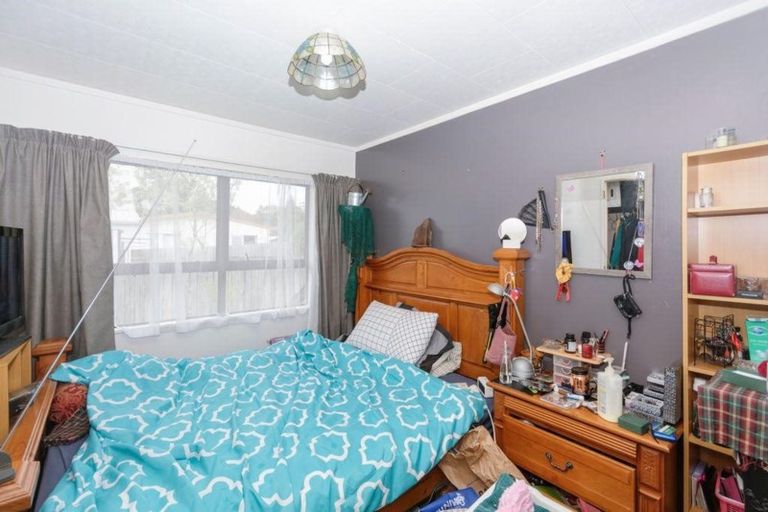 Photo of property in 16 Meadowvale Rise, Titirangi, Auckland, 0604